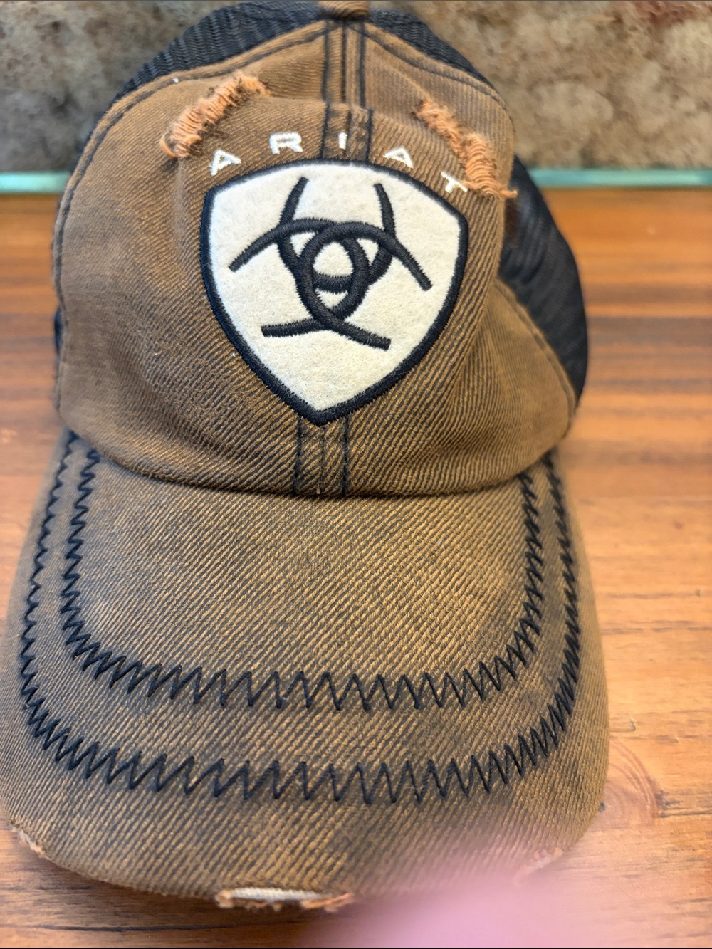 Ariat distressed western brown oilskin/mesh cap unisex never worn NWOT